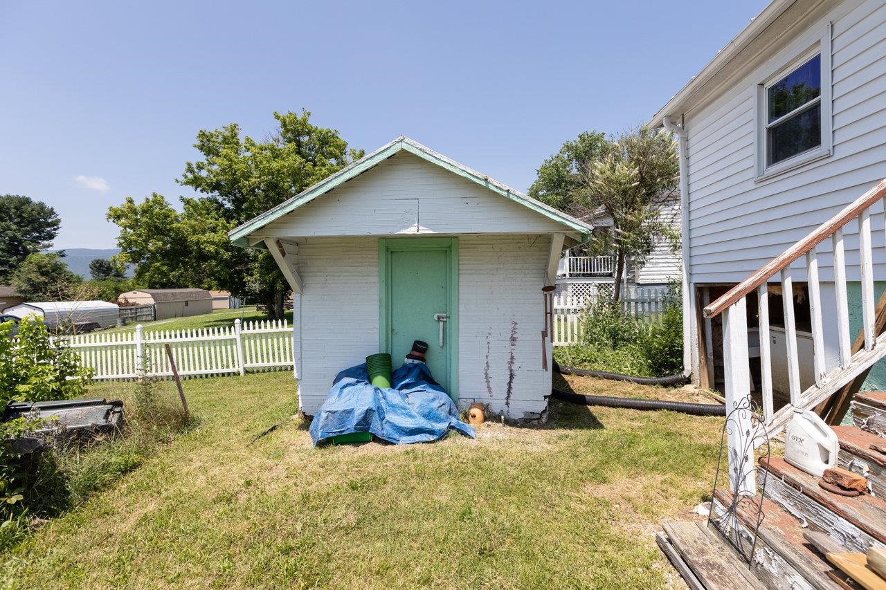 711 EIGHTH ST, SHENANDOAH, Virginia 22849, 2 Bedrooms Bedrooms, ,1 BathroomBathrooms,Residential,711 EIGHTH ST,667373 MLS # 667373