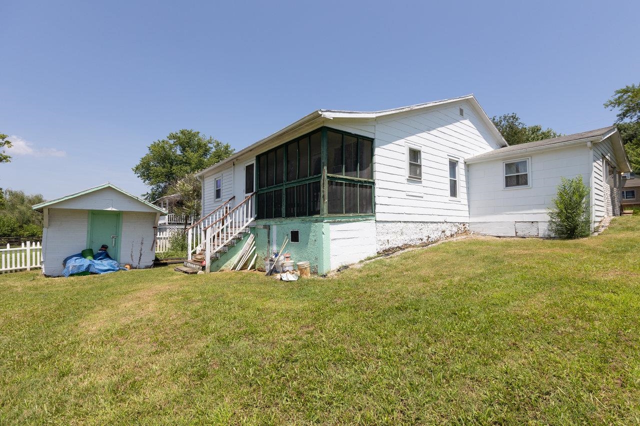 711 EIGHTH ST, SHENANDOAH, Virginia 22849, 2 Bedrooms Bedrooms, ,1 BathroomBathrooms,Residential,711 EIGHTH ST,667373 MLS # 667373