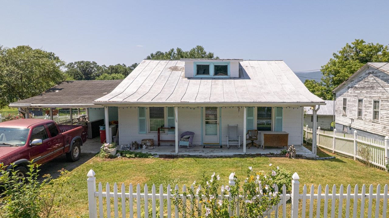 711 EIGHTH ST, SHENANDOAH, Virginia 22849, 2 Bedrooms Bedrooms, ,1 BathroomBathrooms,Residential,711 EIGHTH ST,667373 MLS # 667373