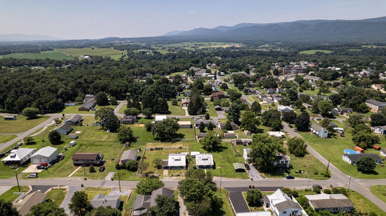 711 EIGHTH ST, SHENANDOAH, Virginia 22849, 2 Bedrooms Bedrooms, ,1 BathroomBathrooms,Residential,711 EIGHTH ST,667373 MLS # 667373