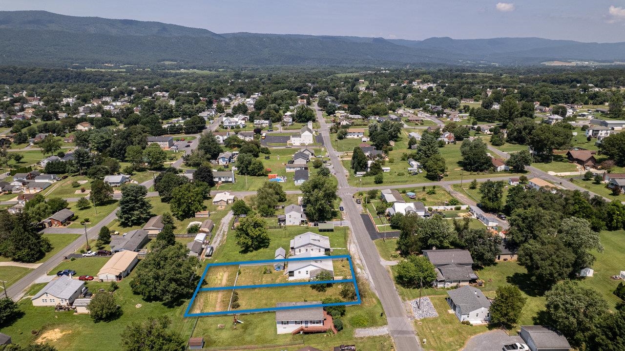 711 EIGHTH ST, SHENANDOAH, Virginia 22849, 2 Bedrooms Bedrooms, ,1 BathroomBathrooms,Residential,711 EIGHTH ST,667373 MLS # 667373