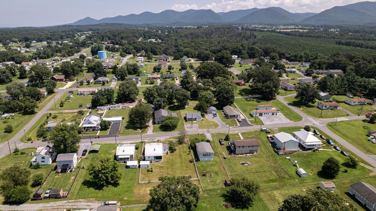 711 EIGHTH ST, SHENANDOAH, Virginia 22849, 2 Bedrooms Bedrooms, ,1 BathroomBathrooms,Residential,711 EIGHTH ST,667373 MLS # 667373