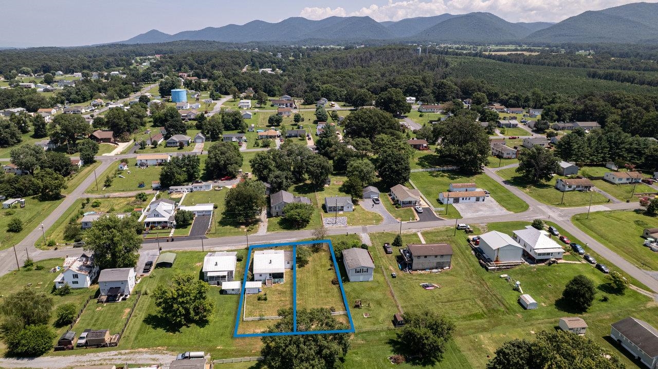 711 EIGHTH ST, SHENANDOAH, Virginia 22849, 2 Bedrooms Bedrooms, ,1 BathroomBathrooms,Residential,711 EIGHTH ST,667373 MLS # 667373