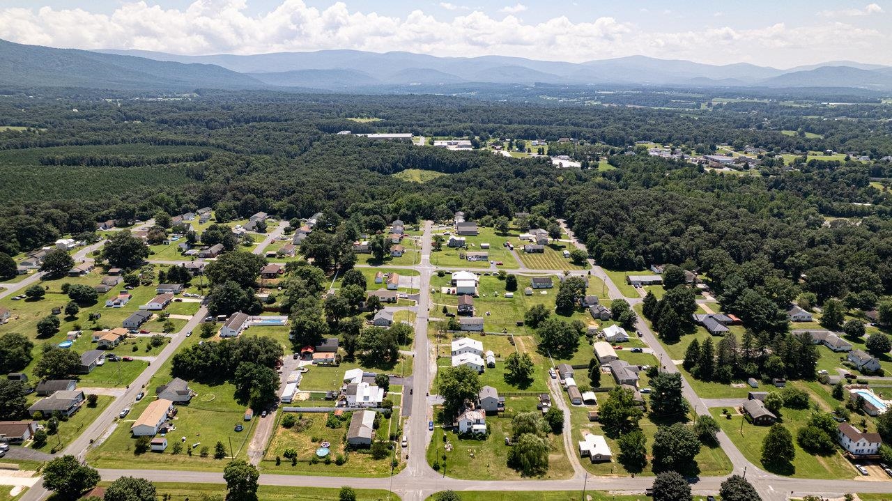 711 EIGHTH ST, SHENANDOAH, Virginia 22849, 2 Bedrooms Bedrooms, ,1 BathroomBathrooms,Residential,711 EIGHTH ST,667373 MLS # 667373