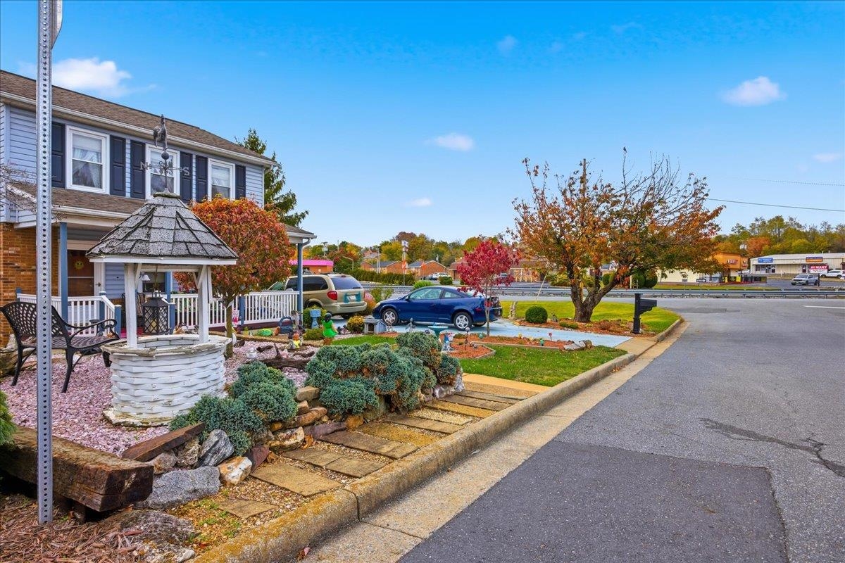 811 SPOTSWOOD DR, HARRISONBURG, Virginia 22801, 3 Bedrooms Bedrooms, ,1 BathroomBathrooms,Residential,811 SPOTSWOOD DR,670642 MLS # 670642