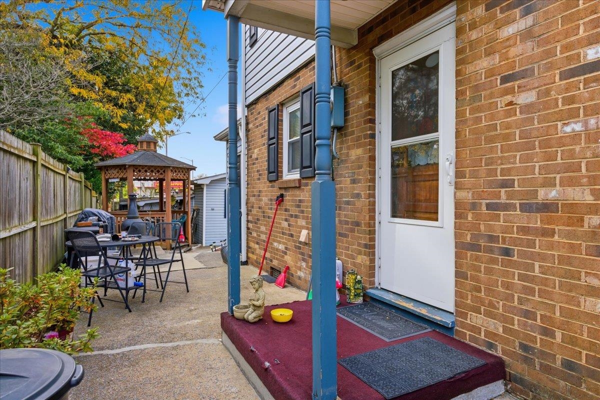 811 SPOTSWOOD DR, HARRISONBURG, Virginia 22801, 3 Bedrooms Bedrooms, ,1 BathroomBathrooms,Residential,811 SPOTSWOOD DR,670642 MLS # 670642