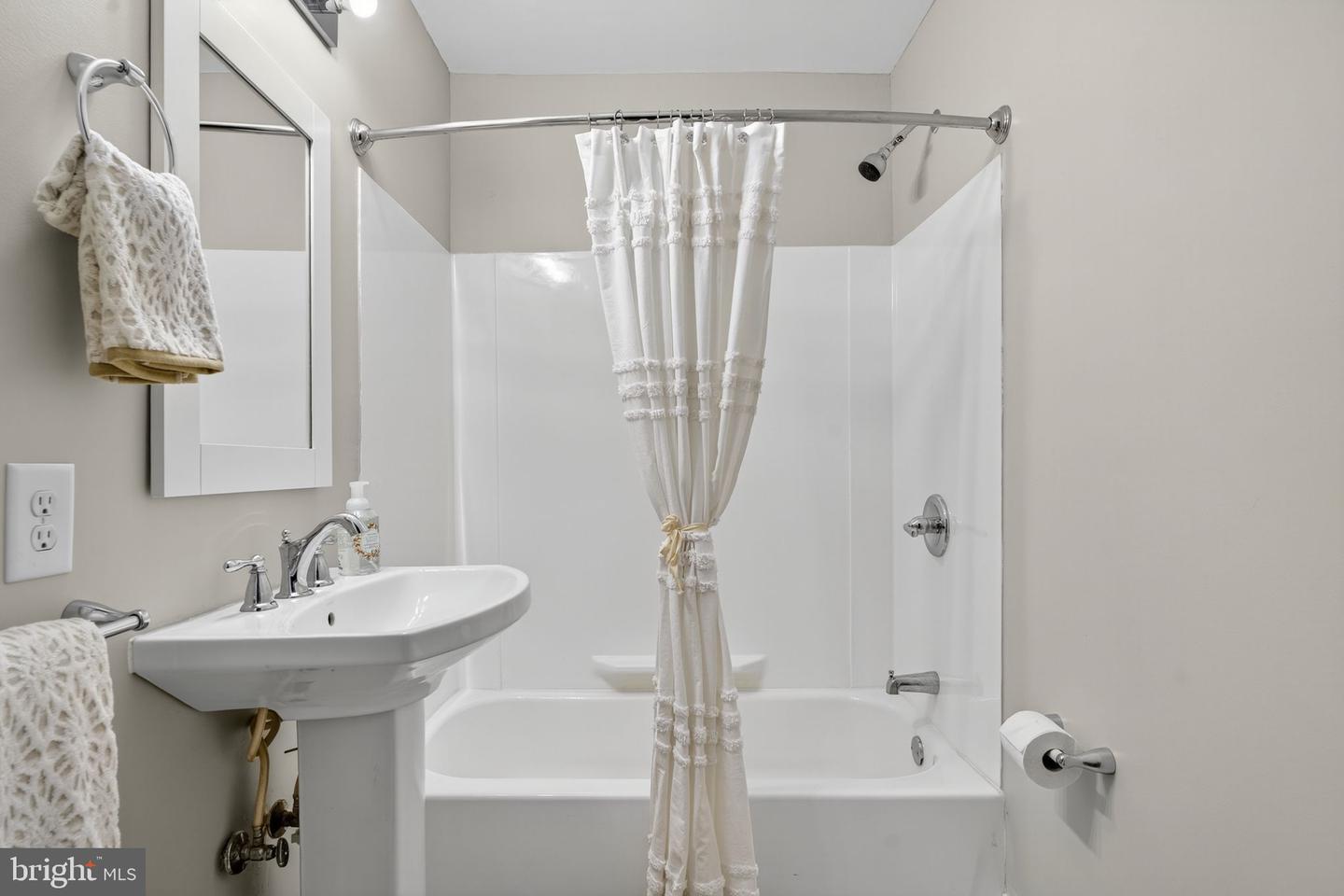 10048 DAHLGREN RD, KING GEORGE, Virginia 22485, 3 Bedrooms Bedrooms, ,2 BathroomsBathrooms,Residential,For sale,10048 DAHLGREN RD,VAKG2007048 MLS # VAKG2007048 10048 DAHLGREN RD, KING GEORGE, Virginia 22485, 3 Bedrooms Bedrooms, ,2 BathroomsBathrooms,Residential,For sale,10048 DAHLGREN RD,VAKG2007048 MLS # VAKG2007048