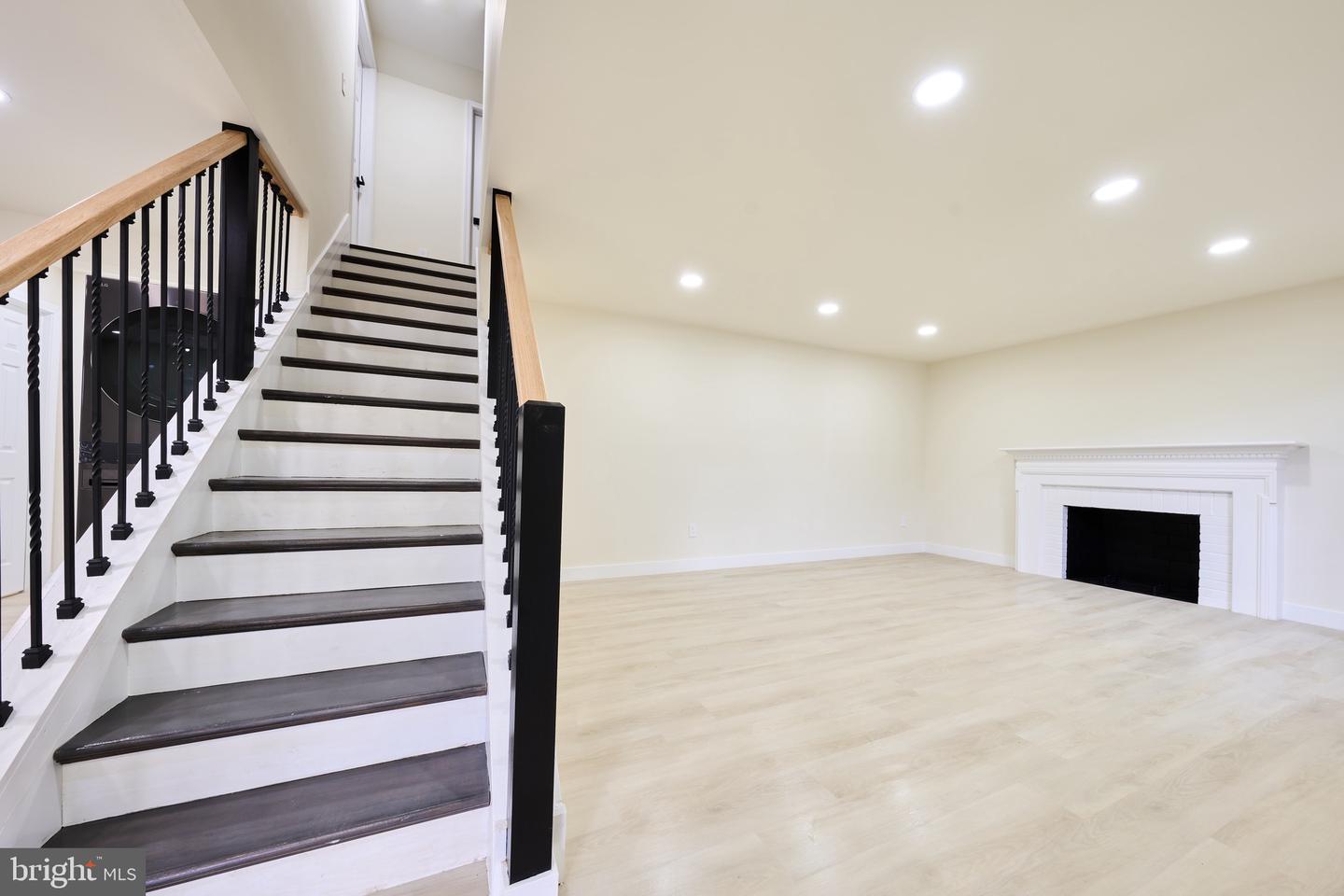 1904 LAMSON PL, MCLEAN, Virginia 22101, 6 Bedrooms Bedrooms, ,4 BathroomsBathrooms,Residential,For sale,1904 LAMSON PL,VAFX2270298 MLS # VAFX2270298