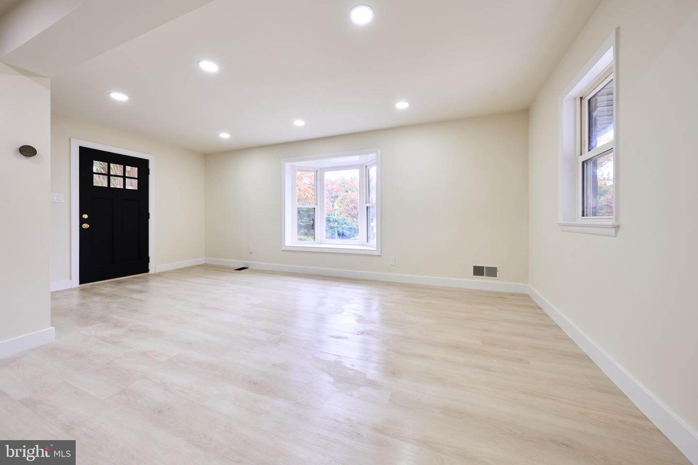 1904 LAMSON PL, MCLEAN, Virginia 22101, 6 Bedrooms Bedrooms, ,4 BathroomsBathrooms,Residential,For sale,1904 LAMSON PL,VAFX2270298 MLS # VAFX2270298