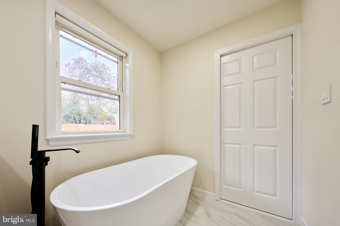 1904 LAMSON PL, MCLEAN, Virginia 22101, 6 Bedrooms Bedrooms, ,4 BathroomsBathrooms,Residential,For sale,1904 LAMSON PL,VAFX2270298 MLS # VAFX2270298