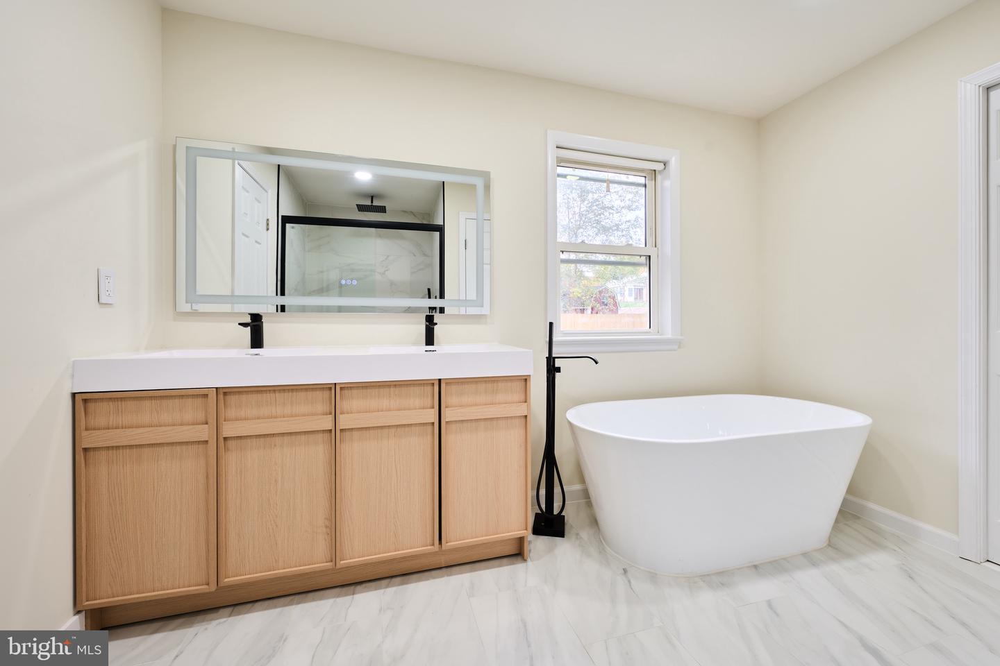 1904 LAMSON PL, MCLEAN, Virginia 22101, 6 Bedrooms Bedrooms, ,4 BathroomsBathrooms,Residential,For sale,1904 LAMSON PL,VAFX2270298 MLS # VAFX2270298