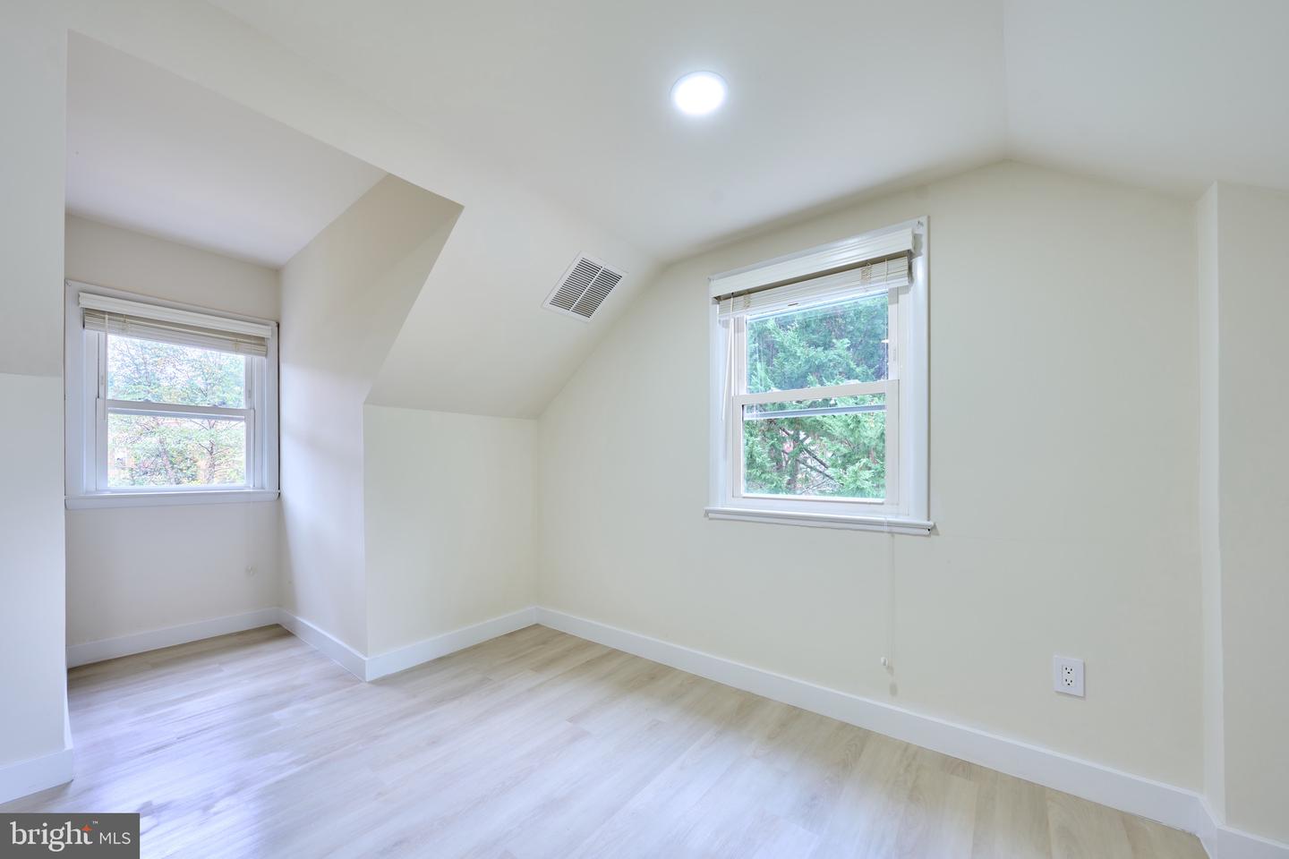 1904 LAMSON PL, MCLEAN, Virginia 22101, 6 Bedrooms Bedrooms, ,4 BathroomsBathrooms,Residential,For sale,1904 LAMSON PL,VAFX2270298 MLS # VAFX2270298