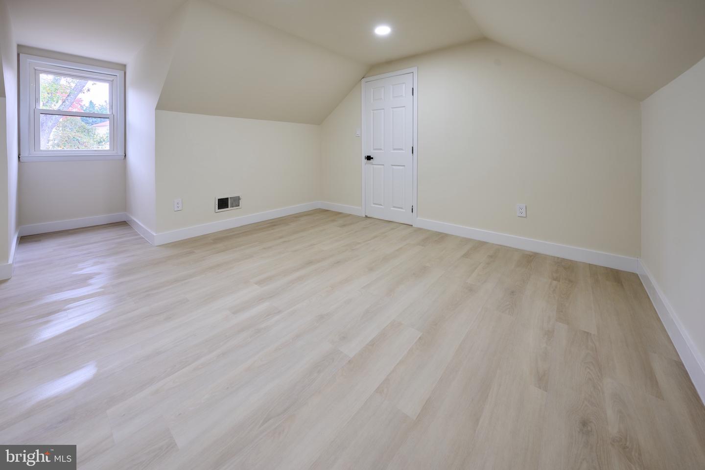 1904 LAMSON PL, MCLEAN, Virginia 22101, 6 Bedrooms Bedrooms, ,4 BathroomsBathrooms,Residential,For sale,1904 LAMSON PL,VAFX2270298 MLS # VAFX2270298