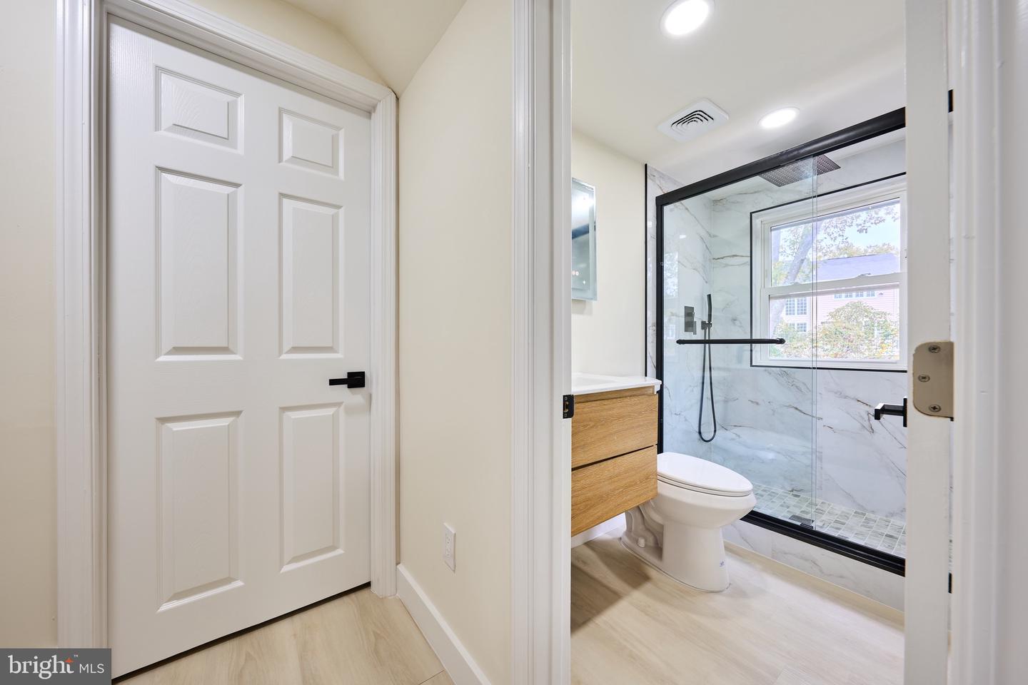 1904 LAMSON PL, MCLEAN, Virginia 22101, 6 Bedrooms Bedrooms, ,4 BathroomsBathrooms,Residential,For sale,1904 LAMSON PL,VAFX2270298 MLS # VAFX2270298