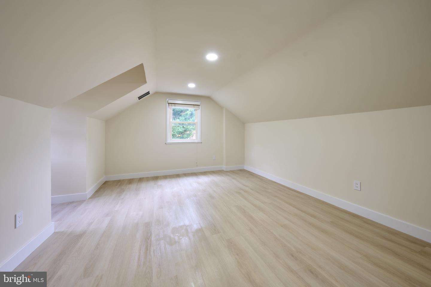 1904 LAMSON PL, MCLEAN, Virginia 22101, 6 Bedrooms Bedrooms, ,4 BathroomsBathrooms,Residential,For sale,1904 LAMSON PL,VAFX2270298 MLS # VAFX2270298