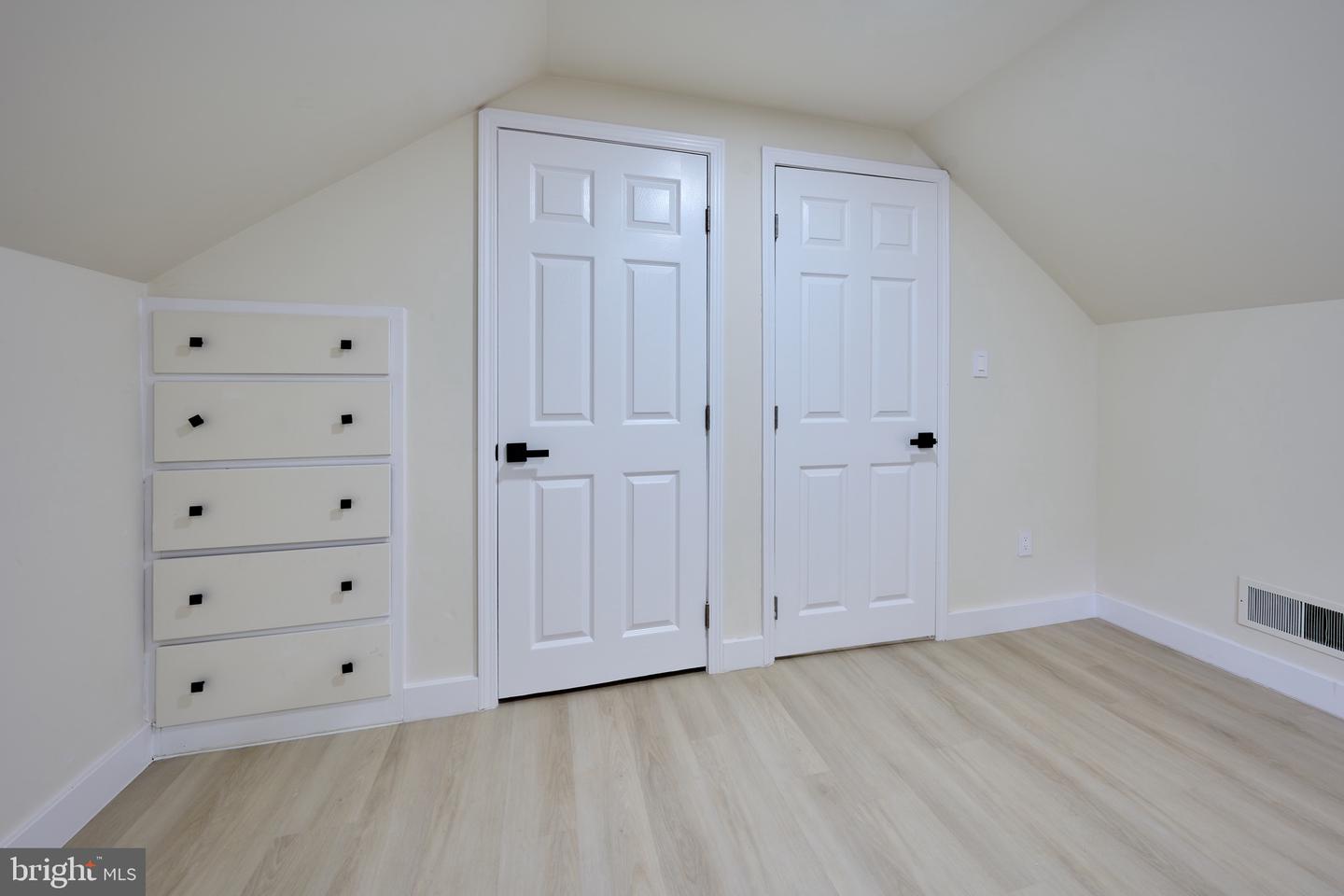 1904 LAMSON PL, MCLEAN, Virginia 22101, 6 Bedrooms Bedrooms, ,4 BathroomsBathrooms,Residential,For sale,1904 LAMSON PL,VAFX2270298 MLS # VAFX2270298