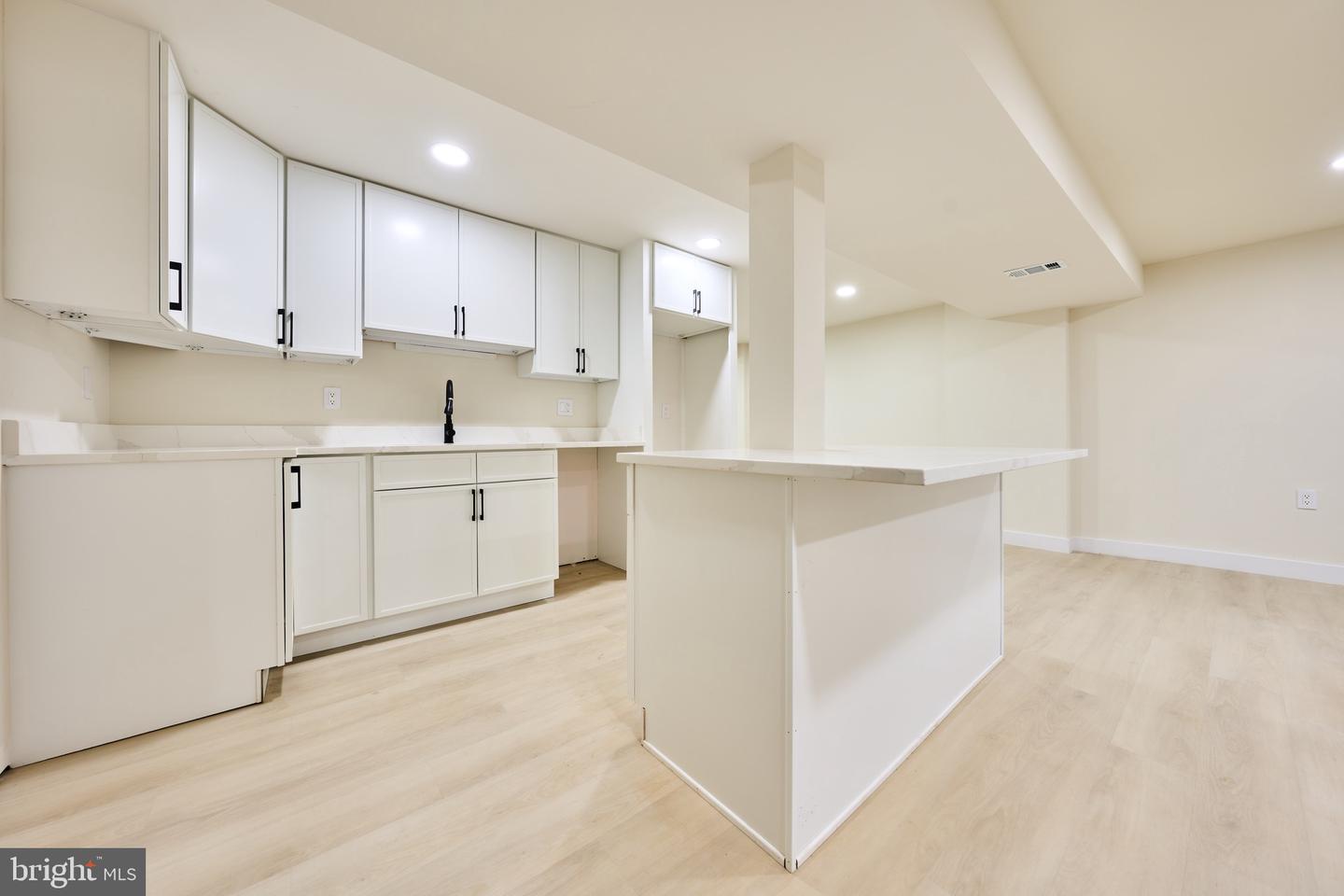 1904 LAMSON PL, MCLEAN, Virginia 22101, 6 Bedrooms Bedrooms, ,4 BathroomsBathrooms,Residential,For sale,1904 LAMSON PL,VAFX2270298 MLS # VAFX2270298