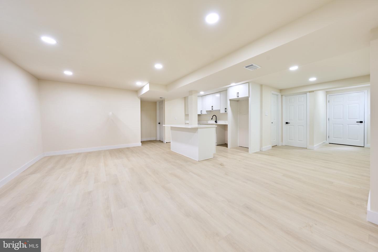 1904 LAMSON PL, MCLEAN, Virginia 22101, 6 Bedrooms Bedrooms, ,4 BathroomsBathrooms,Residential,For sale,1904 LAMSON PL,VAFX2270298 MLS # VAFX2270298