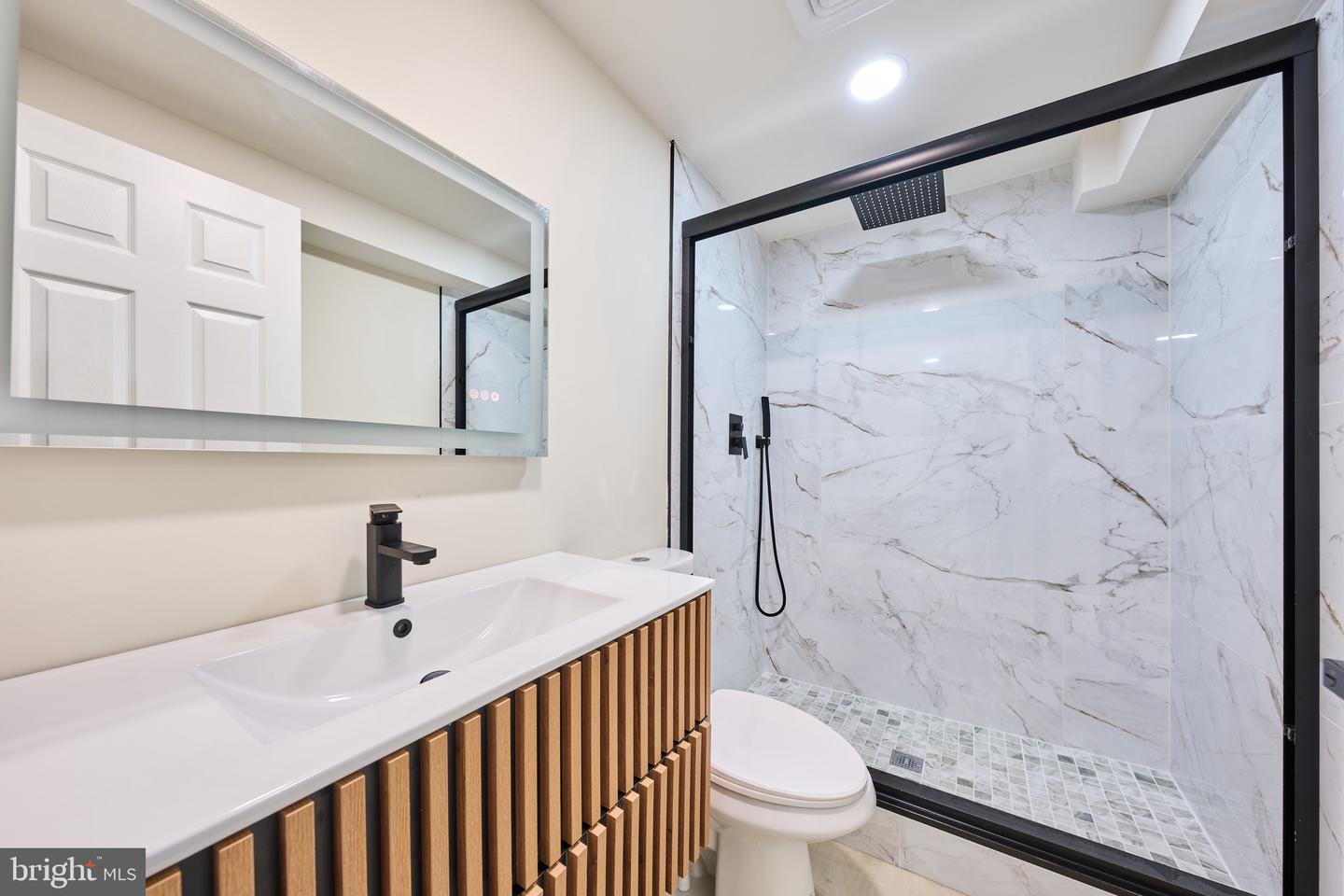 1904 LAMSON PL, MCLEAN, Virginia 22101, 6 Bedrooms Bedrooms, ,4 BathroomsBathrooms,Residential,For sale,1904 LAMSON PL,VAFX2270298 MLS # VAFX2270298