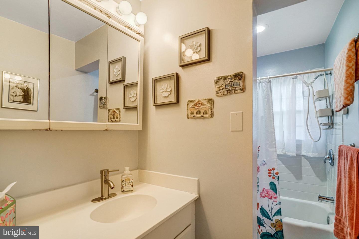 6109 LARKSPUR DR, ALEXANDRIA, Virginia 22310, 4 Bedrooms Bedrooms, ,3 BathroomsBathrooms,Residential,For sale,6109 LARKSPUR DR,VAFX2272962 MLS # VAFX2272962