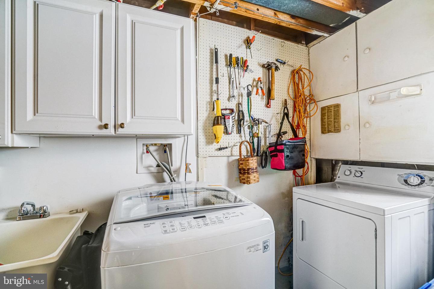 6109 LARKSPUR DR, ALEXANDRIA, Virginia 22310, 4 Bedrooms Bedrooms, ,3 BathroomsBathrooms,Residential,For sale,6109 LARKSPUR DR,VAFX2272962 MLS # VAFX2272962