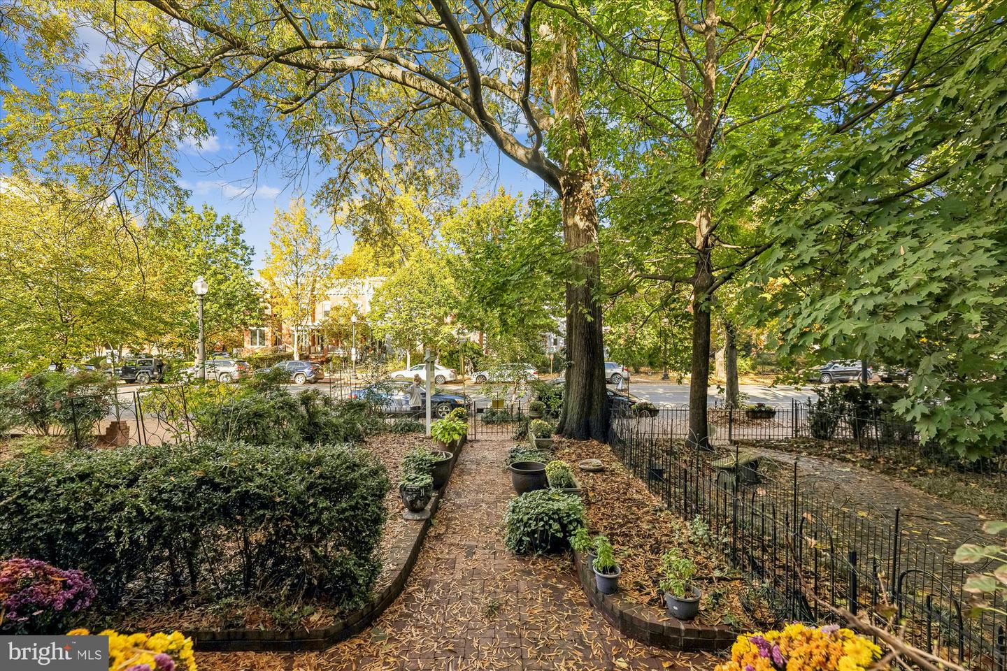 811 MASSACHUSETTS AVE NE, WASHINGTON, District Of Columbia 20002, 5 Bedrooms Bedrooms, ,4 BathroomsBathrooms,Residential,For sale,811 MASSACHUSETTS AVE NE,DCDC2226548 MLS # DCDC2226548 811 MASSACHUSETTS AVE NE, WASHINGTON, District Of Columbia 20002, 5 Bedrooms Bedrooms, ,4 BathroomsBathrooms,Residential,For sale,811 MASSACHUSETTS AVE NE,DCDC2226548 MLS # DCDC2226548