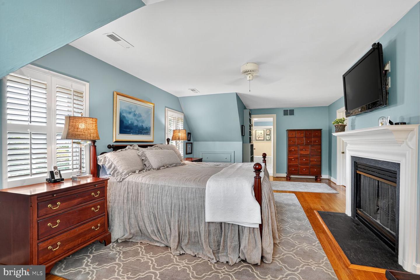 6039 EDGEWOOD TER, ALEXANDRIA, Virginia 22307, 3 Bedrooms Bedrooms, ,3 BathroomsBathrooms,Residential,For sale,6039 EDGEWOOD TER,VAFX2276228 MLS # VAFX2276228