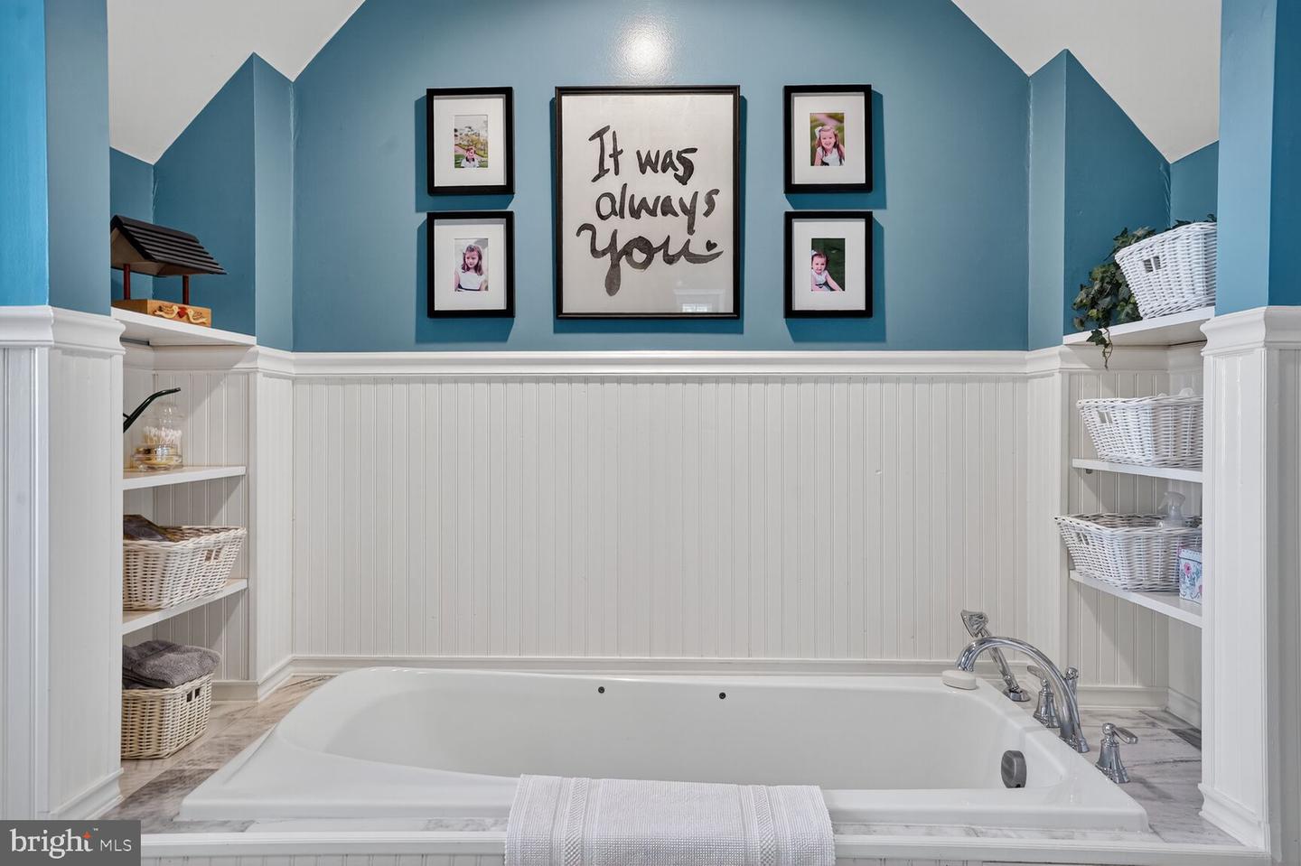 6039 EDGEWOOD TER, ALEXANDRIA, Virginia 22307, 3 Bedrooms Bedrooms, ,3 BathroomsBathrooms,Residential,For sale,6039 EDGEWOOD TER,VAFX2276228 MLS # VAFX2276228