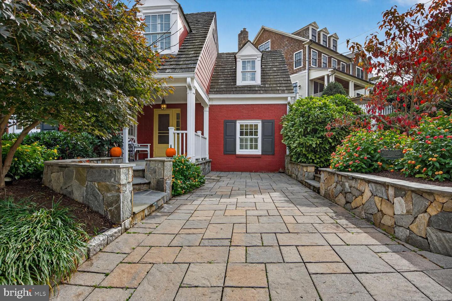 6039 EDGEWOOD TER, ALEXANDRIA, Virginia 22307, 3 Bedrooms Bedrooms, ,3 BathroomsBathrooms,Residential,For sale,6039 EDGEWOOD TER,VAFX2276228 MLS # VAFX2276228