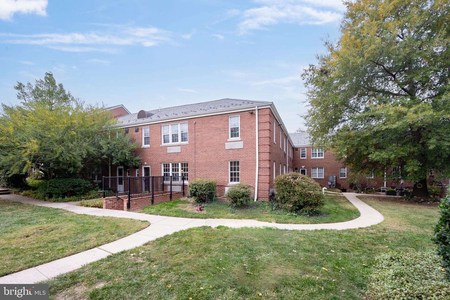 13 AUBURN CT #D, ALEXANDRIA, Virginia 22305, 2 Bedrooms Bedrooms, ,1 BathroomBathrooms,Residential,For sale,13 AUBURN CT #D,VAAX2051278 MLS # VAAX2051278 13 AUBURN CT #D, ALEXANDRIA, Virginia 22305, 2 Bedrooms Bedrooms, ,1 BathroomBathrooms,Residential,For sale,13 AUBURN CT #D,VAAX2051278 MLS # VAAX2051278