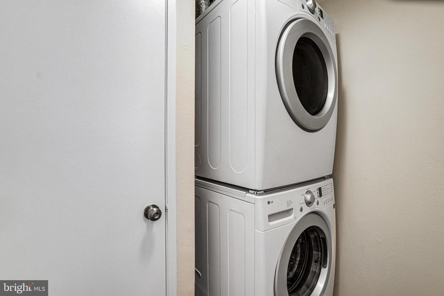 6101 EDSALL RD #312, ALEXANDRIA, Virginia 22304, 2 Bedrooms Bedrooms, ,2 BathroomsBathrooms,Residential,For sale,6101 EDSALL RD #312,VAAX2051348 MLS # VAAX2051348 6101 EDSALL RD #312, ALEXANDRIA, Virginia 22304, 2 Bedrooms Bedrooms, ,2 BathroomsBathrooms,Residential,For sale,6101 EDSALL RD #312,VAAX2051348 MLS # VAAX2051348