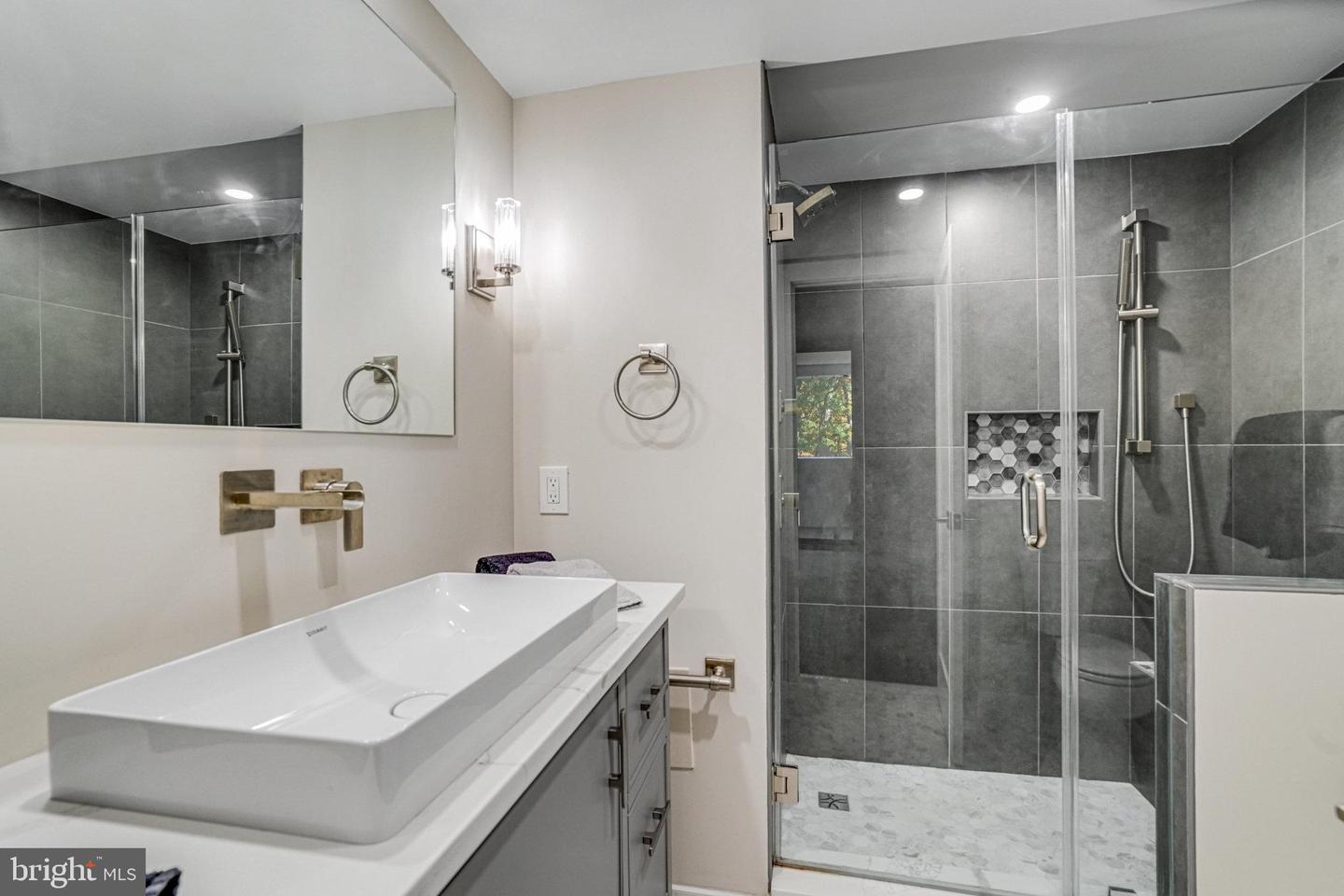 6101 EDSALL RD #312, ALEXANDRIA, Virginia 22304, 2 Bedrooms Bedrooms, ,2 BathroomsBathrooms,Residential,For sale,6101 EDSALL RD #312,VAAX2051348 MLS # VAAX2051348 6101 EDSALL RD #312, ALEXANDRIA, Virginia 22304, 2 Bedrooms Bedrooms, ,2 BathroomsBathrooms,Residential,For sale,6101 EDSALL RD #312,VAAX2051348 MLS # VAAX2051348