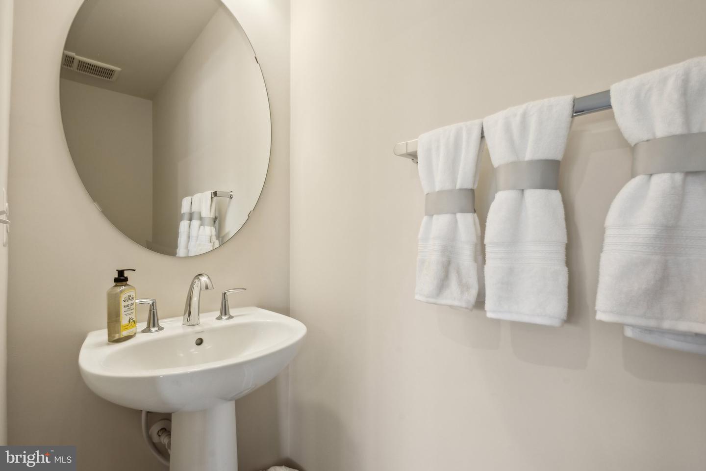 13162 ARCHES RD, HERNDON, Virginia 20170, 3 Bedrooms Bedrooms, ,2 BathroomsBathrooms,Residential,For sale,13162 ARCHES RD,VAFX2277310 MLS # VAFX2277310