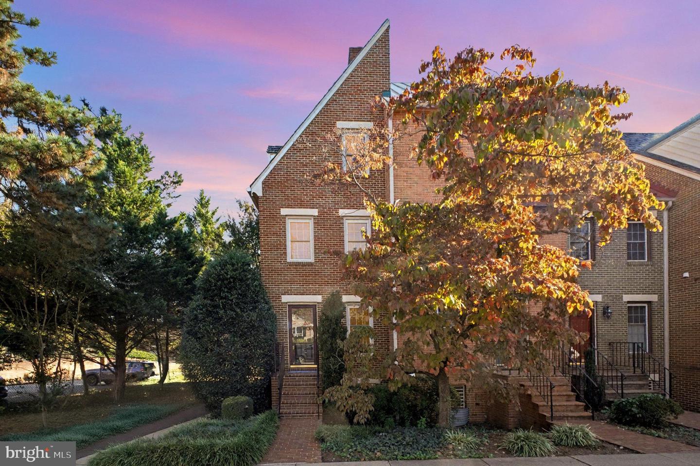 811 COLLEGE AVE, FREDERICKSBURG, Virginia 22401, 3 Bedrooms Bedrooms, 11 Rooms Rooms,3 BathroomsBathrooms,Residential,For sale,811 COLLEGE AVE,VAFB2009232 MLS # VAFB2009232