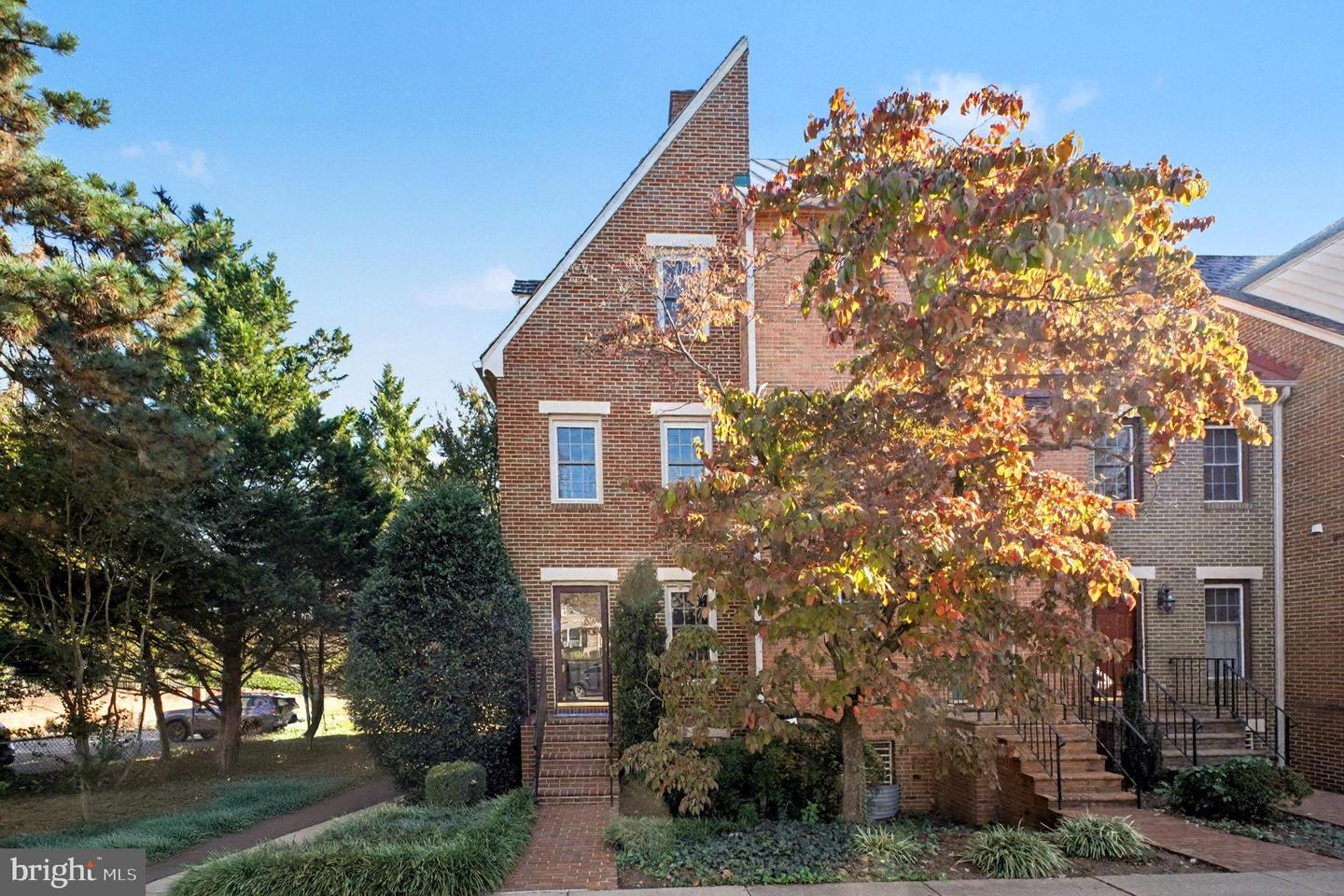 811 COLLEGE AVE, FREDERICKSBURG, Virginia 22401, 3 Bedrooms Bedrooms, 11 Rooms Rooms,3 BathroomsBathrooms,Residential,For sale,811 COLLEGE AVE,VAFB2009232 MLS # VAFB2009232