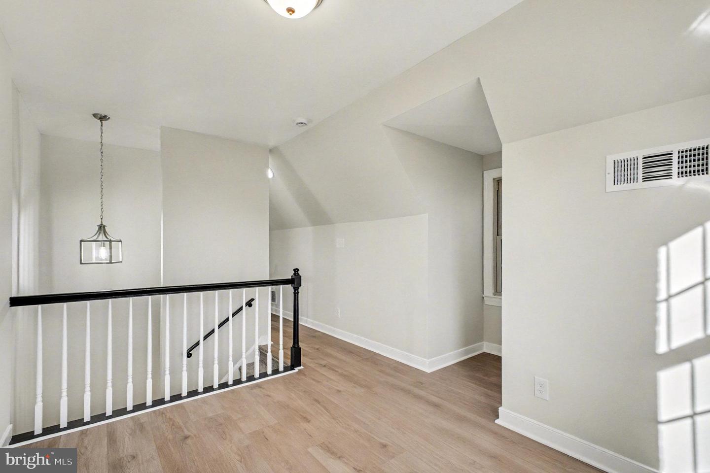 811 COLLEGE AVE, FREDERICKSBURG, Virginia 22401, 3 Bedrooms Bedrooms, 11 Rooms Rooms,3 BathroomsBathrooms,Residential,For sale,811 COLLEGE AVE,VAFB2009232 MLS # VAFB2009232