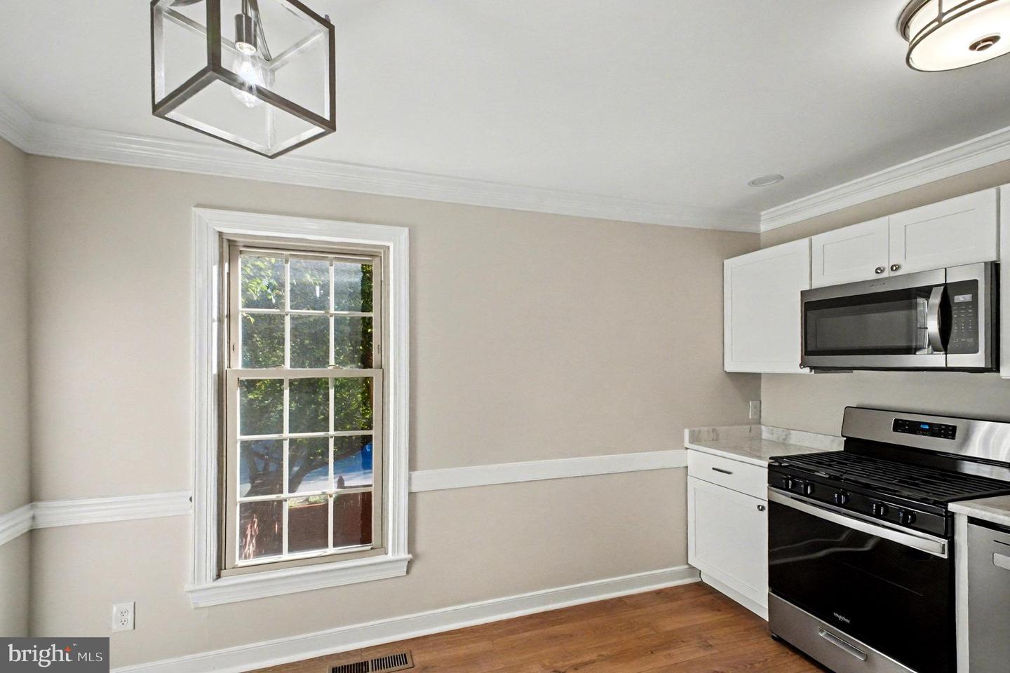 811 COLLEGE AVE, FREDERICKSBURG, Virginia 22401, 3 Bedrooms Bedrooms, 11 Rooms Rooms,3 BathroomsBathrooms,Residential,For sale,811 COLLEGE AVE,VAFB2009232 MLS # VAFB2009232