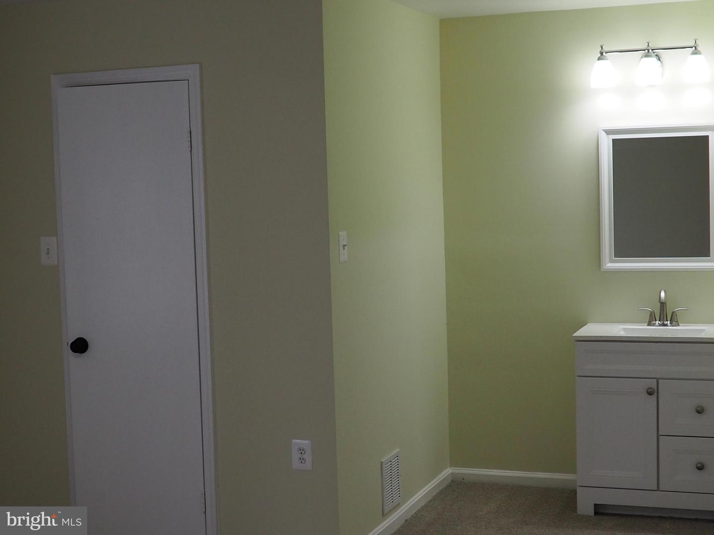 5711 CROWNLEIGH CT, BURKE, Virginia 22015, 3 Bedrooms Bedrooms, ,2 BathroomsBathrooms,Residential,For sale,5711 CROWNLEIGH CT,VAFX2277332 MLS # VAFX2277332