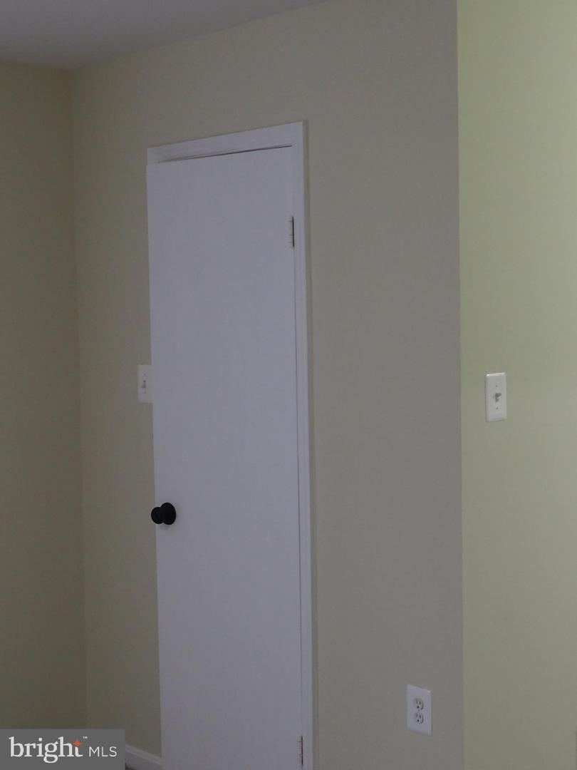 5711 CROWNLEIGH CT, BURKE, Virginia 22015, 3 Bedrooms Bedrooms, ,2 BathroomsBathrooms,Residential,For sale,5711 CROWNLEIGH CT,VAFX2277332 MLS # VAFX2277332