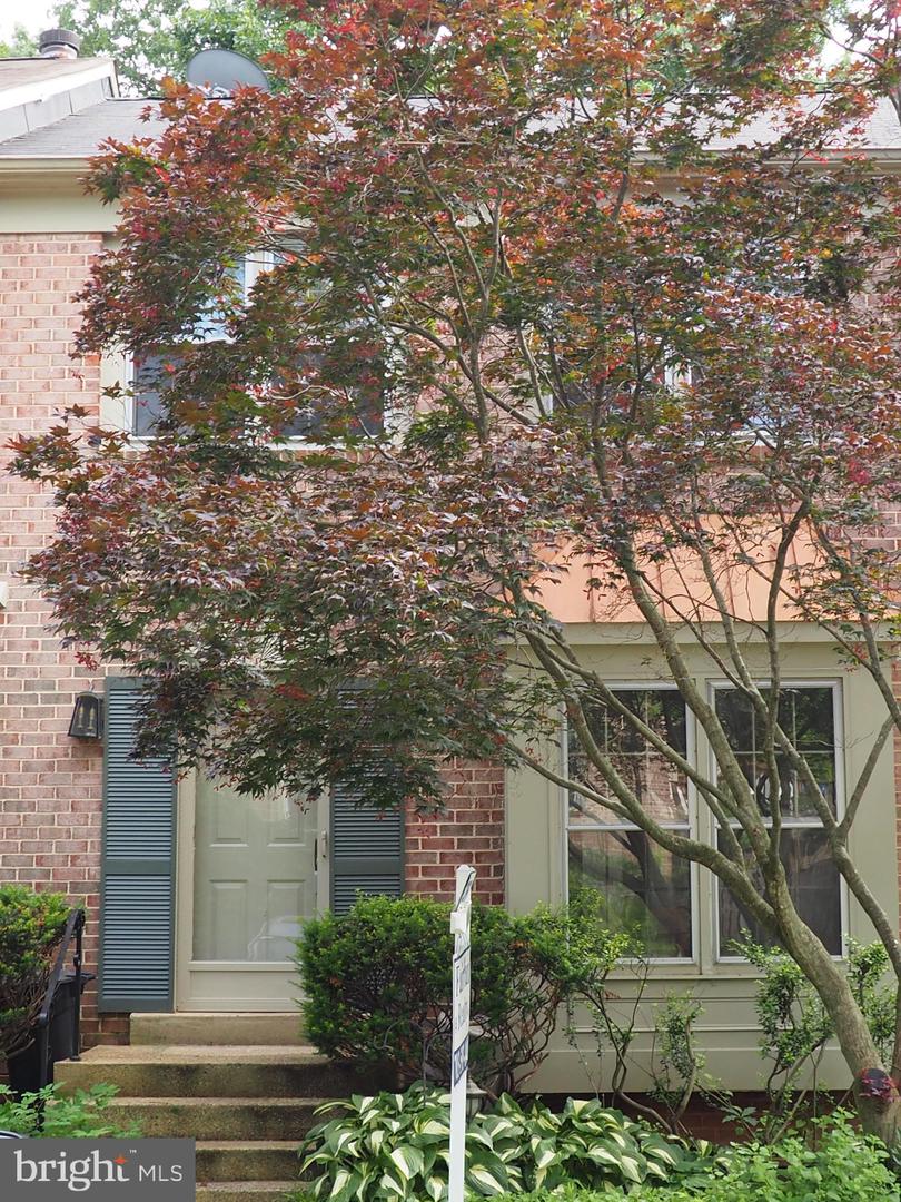 5711 CROWNLEIGH CT, BURKE, Virginia 22015, 3 Bedrooms Bedrooms, ,2 BathroomsBathrooms,Residential,For sale,5711 CROWNLEIGH CT,VAFX2277332 MLS # VAFX2277332