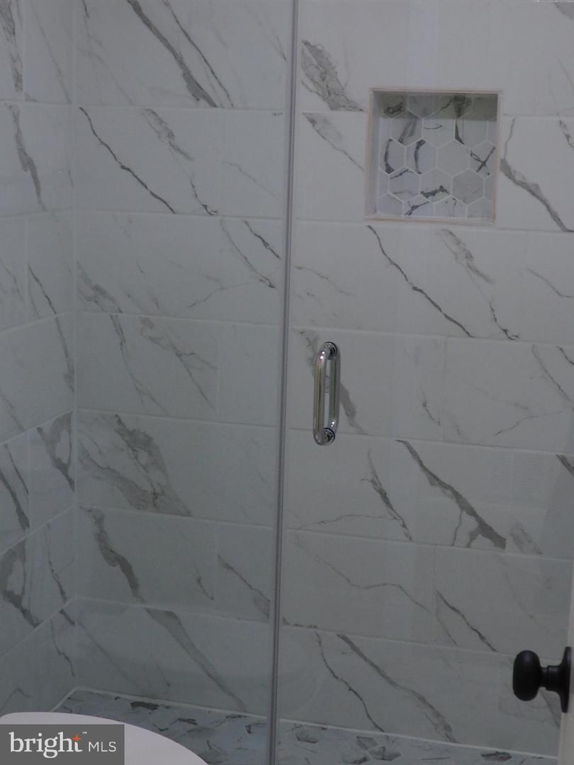 5711 CROWNLEIGH CT, BURKE, Virginia 22015, 3 Bedrooms Bedrooms, ,2 BathroomsBathrooms,Residential,For sale,5711 CROWNLEIGH CT,VAFX2277332 MLS # VAFX2277332