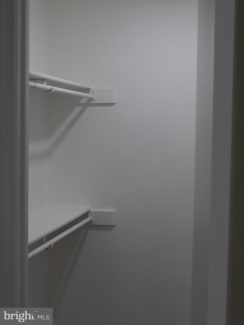 5711 CROWNLEIGH CT, BURKE, Virginia 22015, 3 Bedrooms Bedrooms, ,2 BathroomsBathrooms,Residential,For sale,5711 CROWNLEIGH CT,VAFX2277332 MLS # VAFX2277332