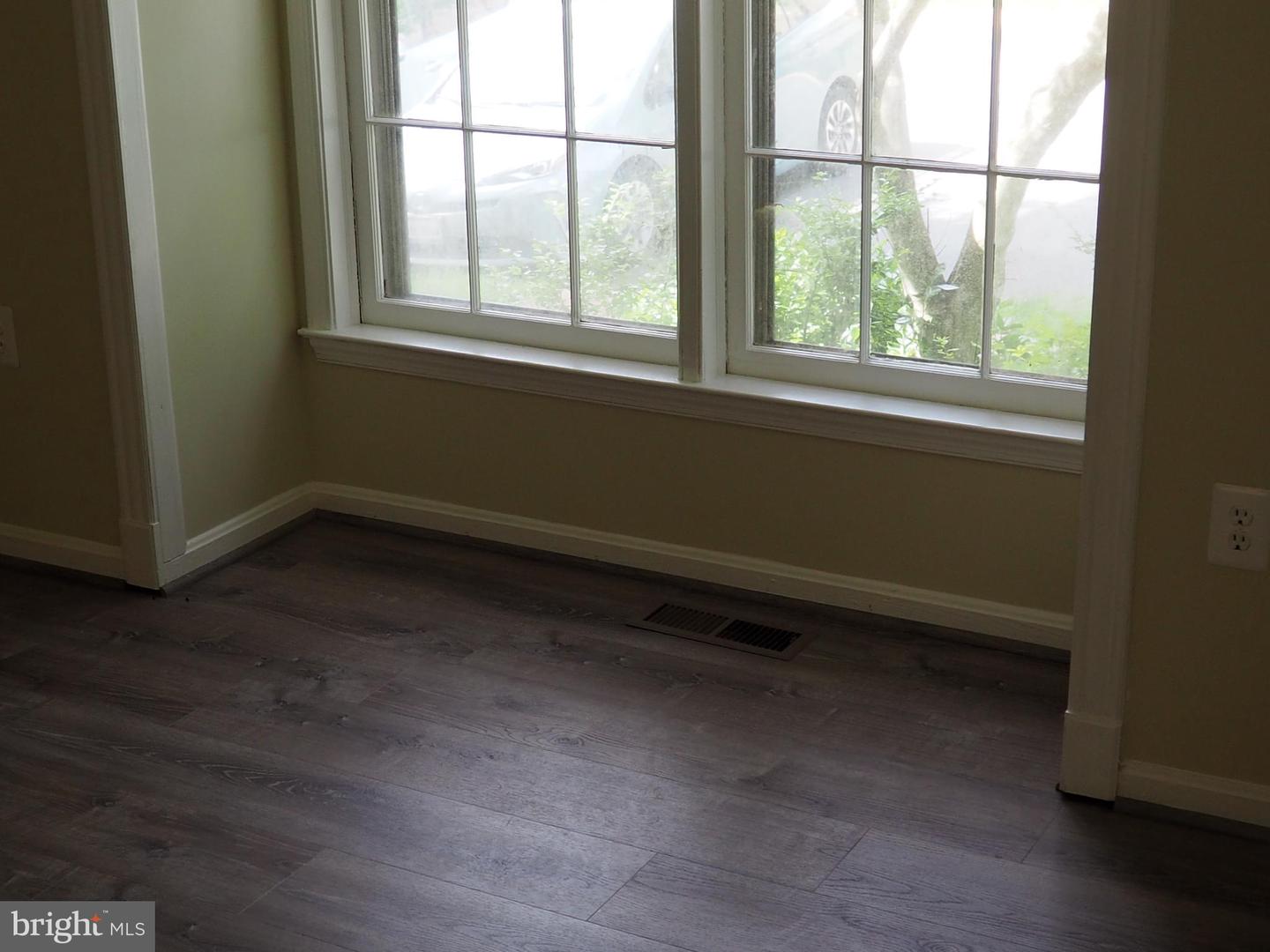 5711 CROWNLEIGH CT, BURKE, Virginia 22015, 3 Bedrooms Bedrooms, ,2 BathroomsBathrooms,Residential,For sale,5711 CROWNLEIGH CT,VAFX2277332 MLS # VAFX2277332