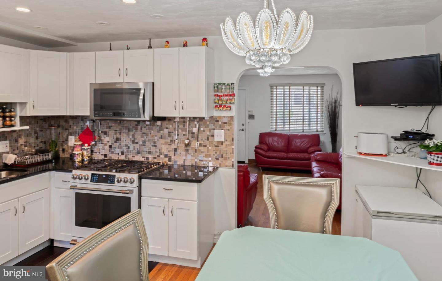 432 19TH ST NE, WASHINGTON, District Of Columbia 20002, 2 Bedrooms Bedrooms, ,1 BathroomBathrooms,Residential,For sale,432 19TH ST NE,DCDC2230050 MLS # DCDC2230050