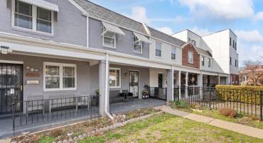 432 19TH ST NE, WASHINGTON, District Of Columbia 20002, 2 Bedrooms Bedrooms, ,1 BathroomBathrooms,Residential,For sale,432 19TH ST NE,DCDC2230050 MLS # DCDC2230050