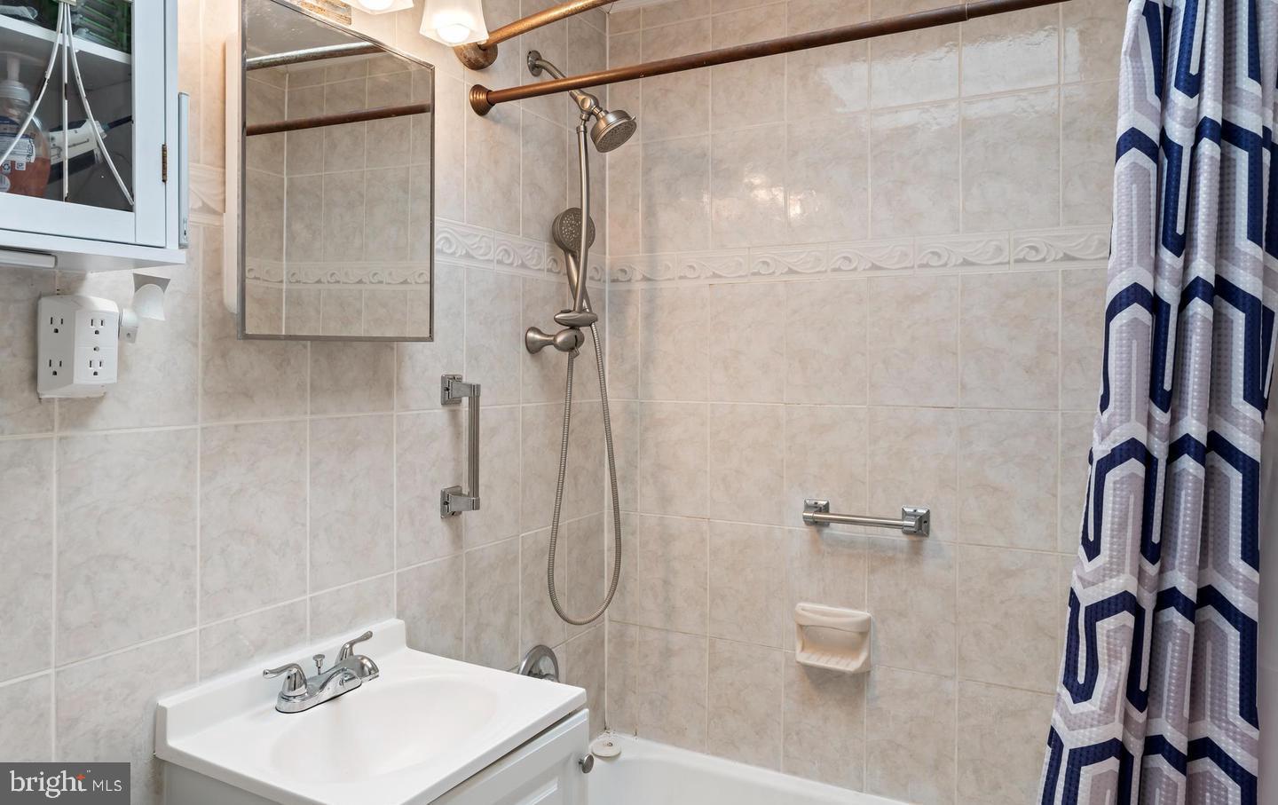 430 19TH ST NE, WASHINGTON, District Of Columbia 20002, 3 Bedrooms Bedrooms, ,1 BathroomBathrooms,Residential,For sale,430 19TH ST NE,DCDC2230070 MLS # DCDC2230070