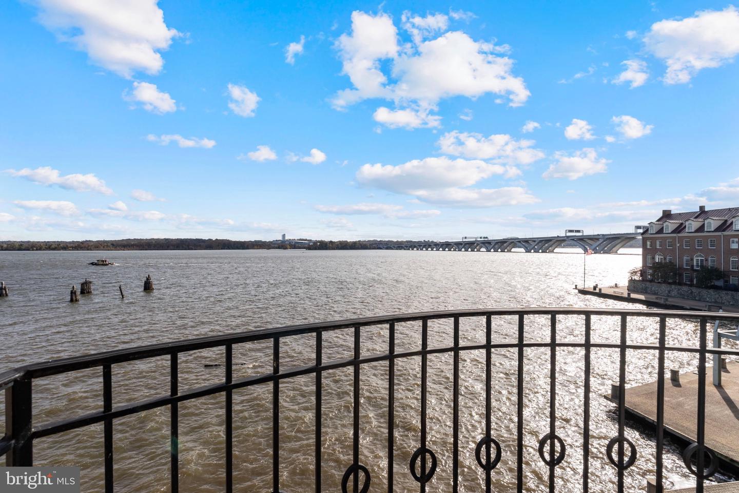 602 FORDS LANDING WAY, ALEXANDRIA, Virginia 22314, 4 Bedrooms Bedrooms, 13 Rooms Rooms,3 BathroomsBathrooms,Residential,For sale,602 FORDS LANDING WAY,VAAX2047984 MLS # VAAX2047984