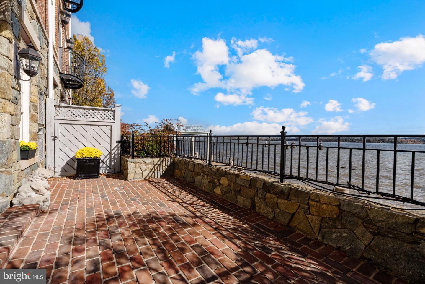 602 FORDS LANDING WAY, ALEXANDRIA, Virginia 22314, 4 Bedrooms Bedrooms, 13 Rooms Rooms,3 BathroomsBathrooms,Residential,For sale,602 FORDS LANDING WAY,VAAX2047984 MLS # VAAX2047984