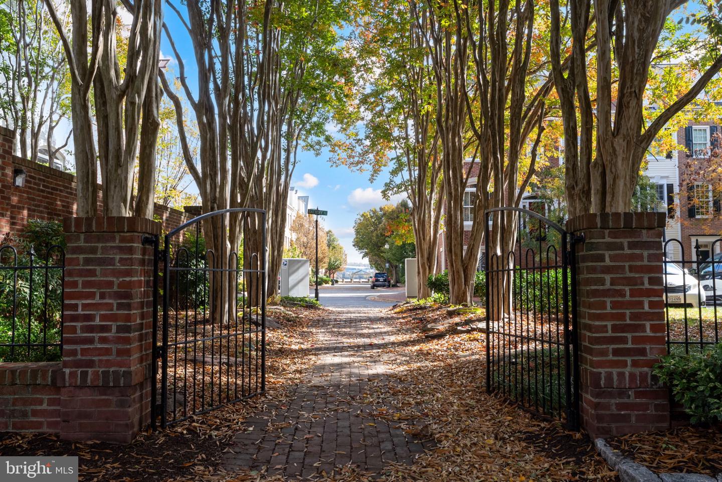 602 FORDS LANDING WAY, ALEXANDRIA, Virginia 22314, 4 Bedrooms Bedrooms, 13 Rooms Rooms,3 BathroomsBathrooms,Residential,For sale,602 FORDS LANDING WAY,VAAX2047984 MLS # VAAX2047984