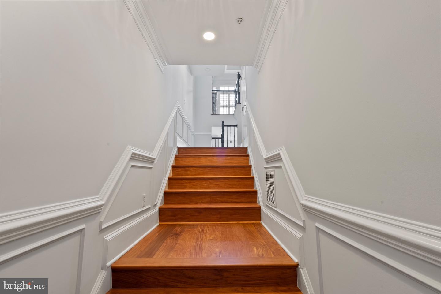 602 FORDS LANDING WAY, ALEXANDRIA, Virginia 22314, 4 Bedrooms Bedrooms, 13 Rooms Rooms,3 BathroomsBathrooms,Residential,For sale,602 FORDS LANDING WAY,VAAX2047984 MLS # VAAX2047984